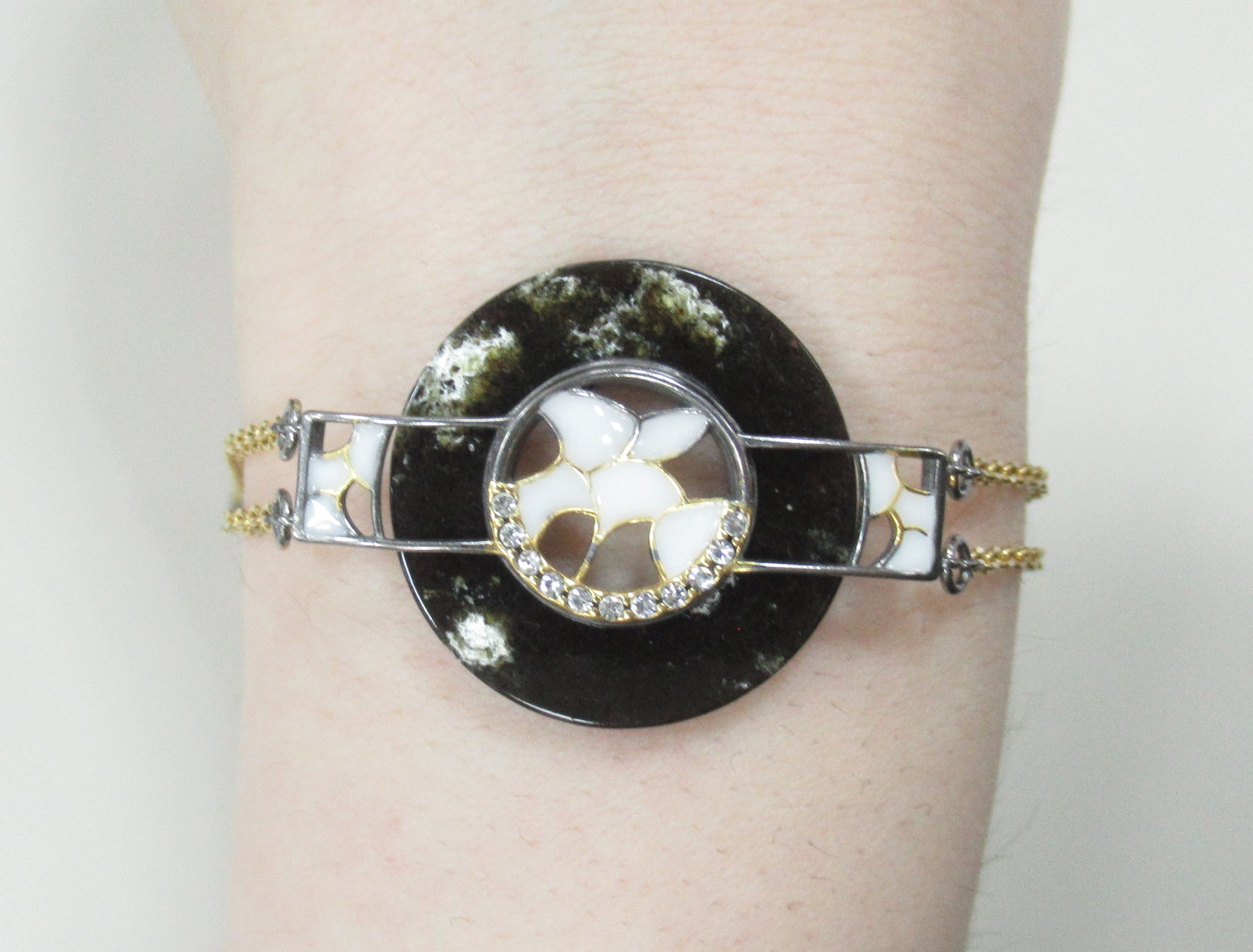 Серебряный браслет с янтарем